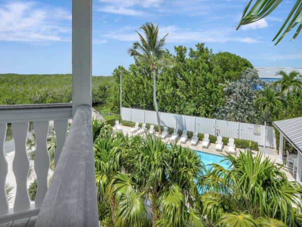 From Villa walk to shops, grocery store, restaurants and the parks!